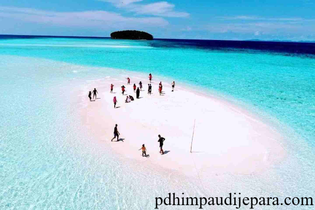 Pantai Pasir Timbul Raja Ampat